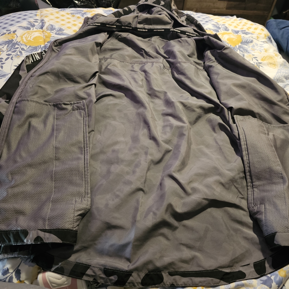 Nike Black and Gray Camouflage Windbreaker - Picture 2 of 5